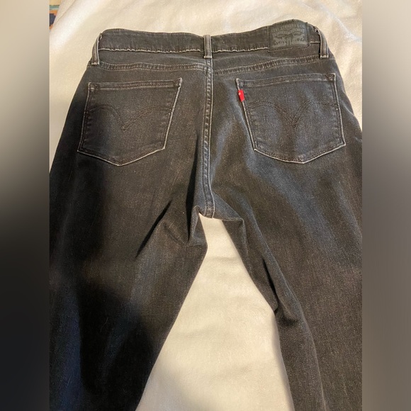 Womens classic mid rise Levi skinny jeans in size 8 Soft black color. - Picture 3 of 3